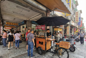 Read more about the article 【攤車加盟創業】小資族翻身首選！免店面高租金，用一台攤車開啟你的老闆夢
